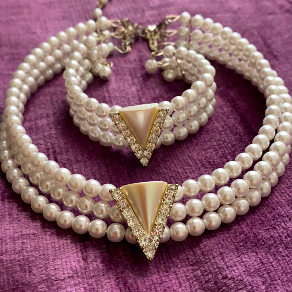 Set of bracelet/ chocker with white pearls 🛍🎁